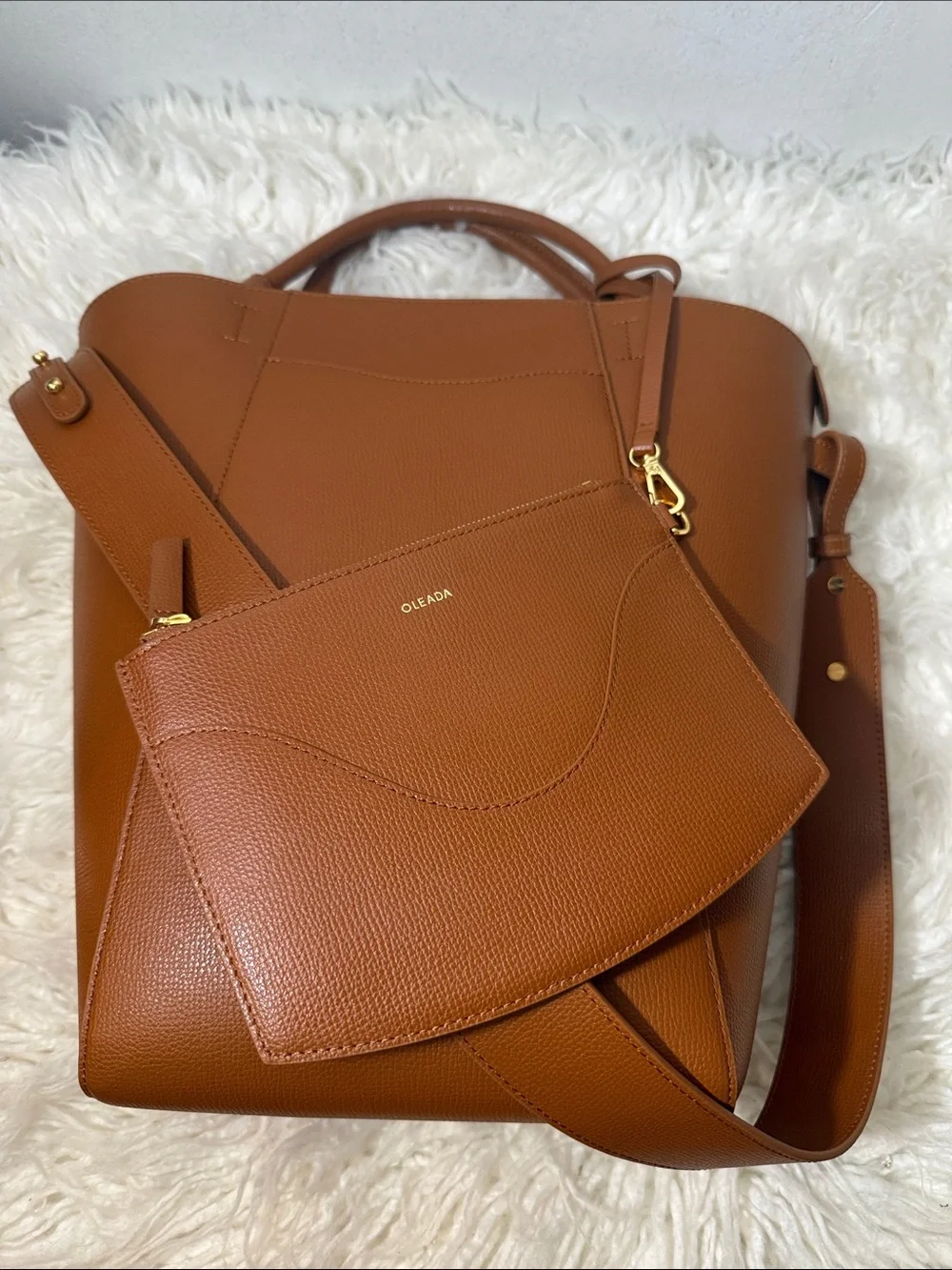 OLEADA Classic Tan Leather Shoulder Bag - Women Medium